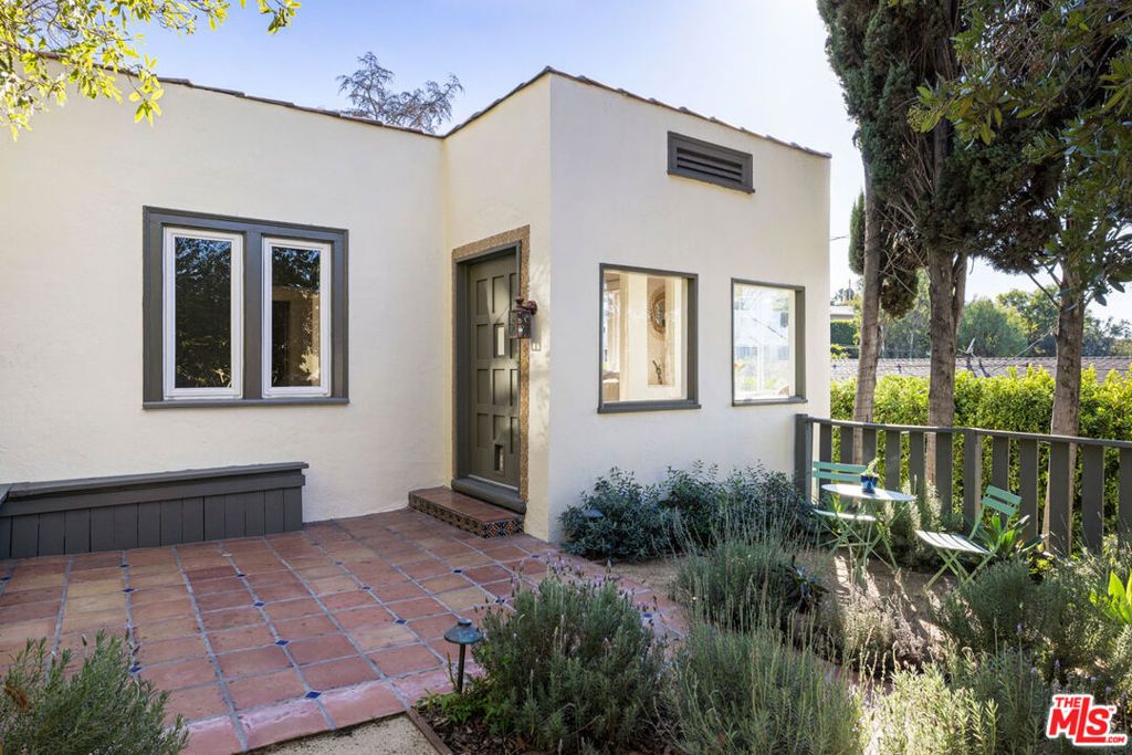 Photo of 2342 Earl Street, Los Angeles, CA 90039 (MLS # 25610153)