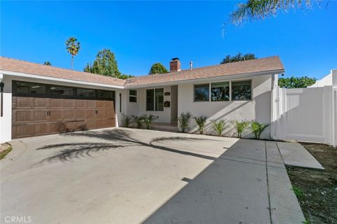 6820 Encino Avenue Van Nuys CA 91406
