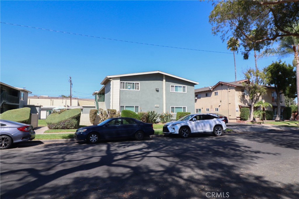 2221 2227 E Westport