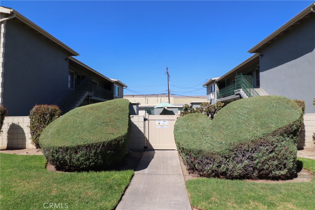 2221 2227 E Westport