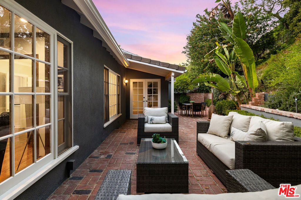 Photo of 3920 Stone Canyon Avenue, Sherman Oaks, CA 91403 (MLS # 25606519)