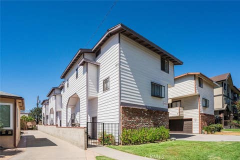Photo of 1129 Linden Avenue #3, Glendale, CA 91201 (MLS # GD26174148)