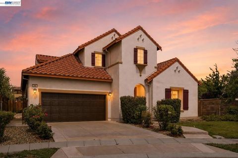Photo of 10 N Echo Park Ct Ct, Mountain House, CA 95391 (MLS # 41136497)