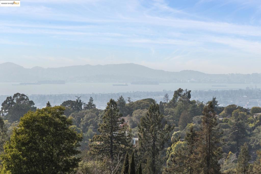 93 Thousand Oaks St