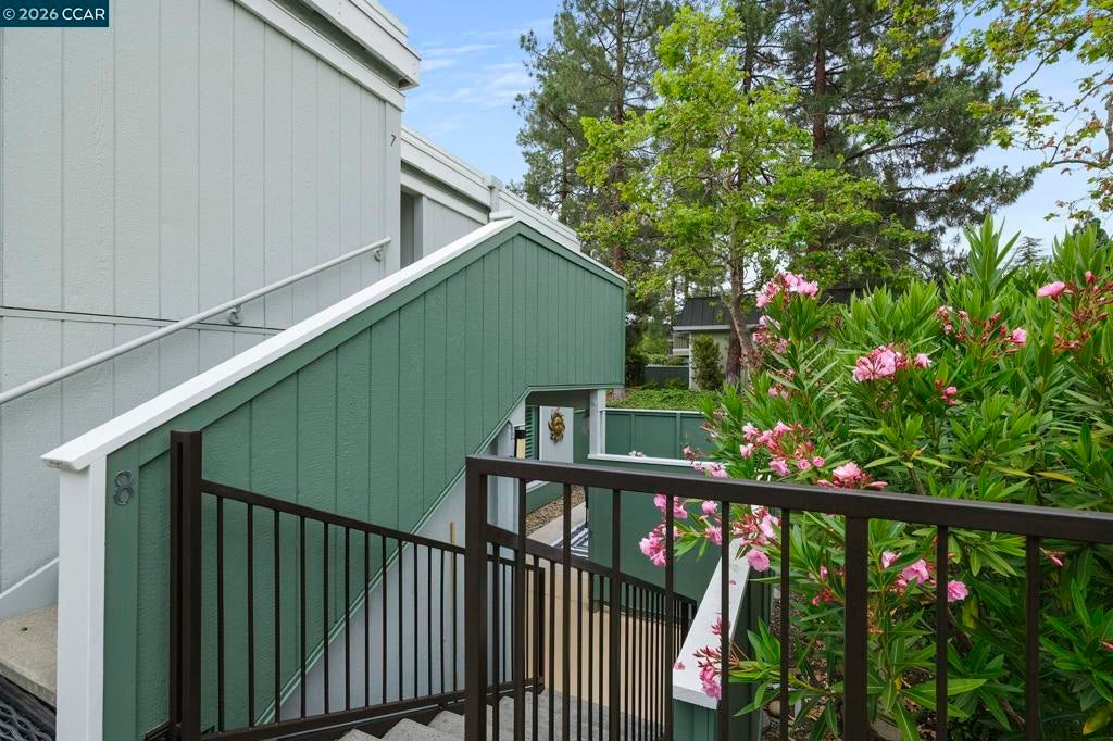 1100 Singingwood 8