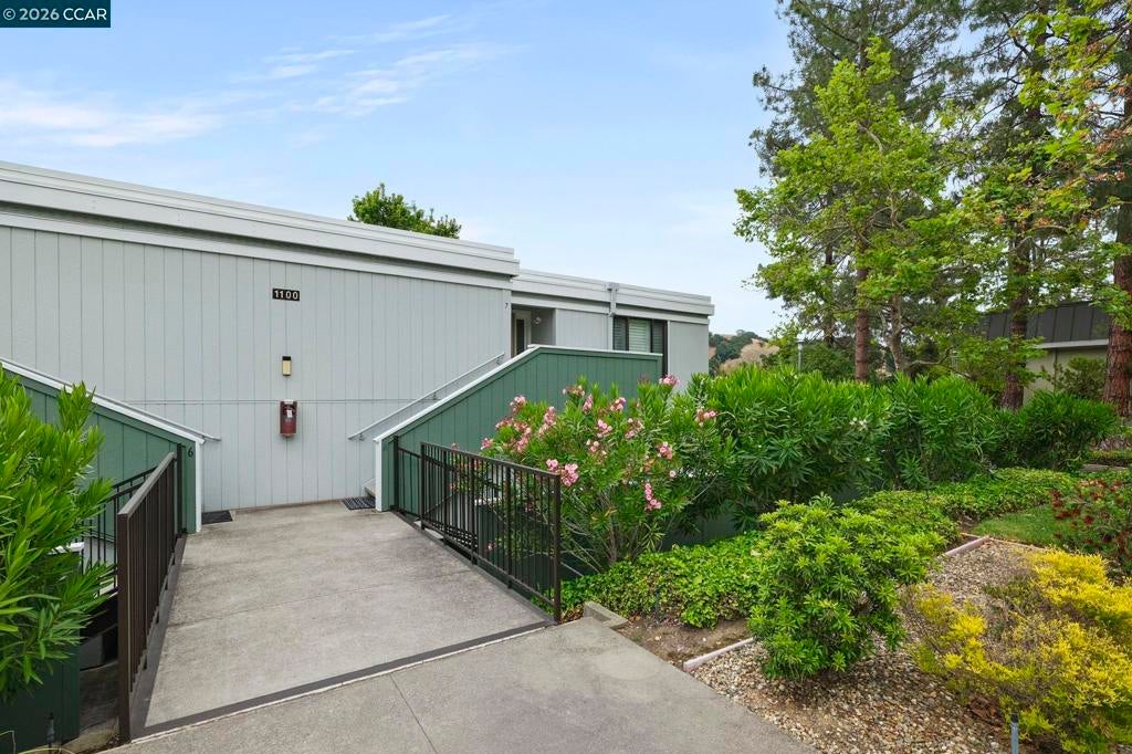 1100 Singingwood 8