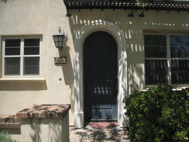 908 Grove Court