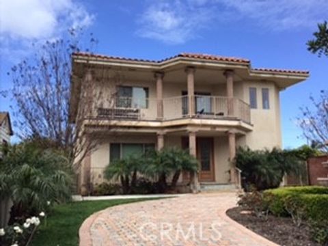 Photo of 1137 N Banning Boulevard, Wilmington, CA 90744 (MLS # DW26006625)