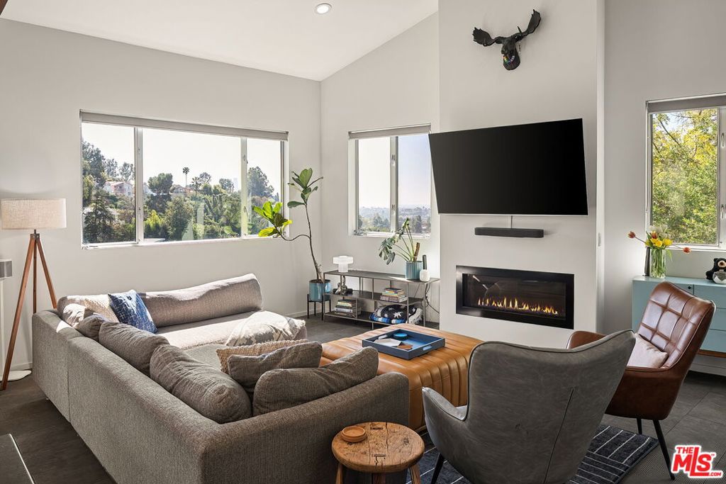 2074 Cerro Gordo Street