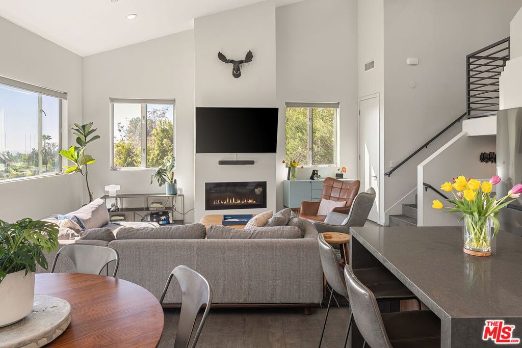 2074 Cerro Gordo Street