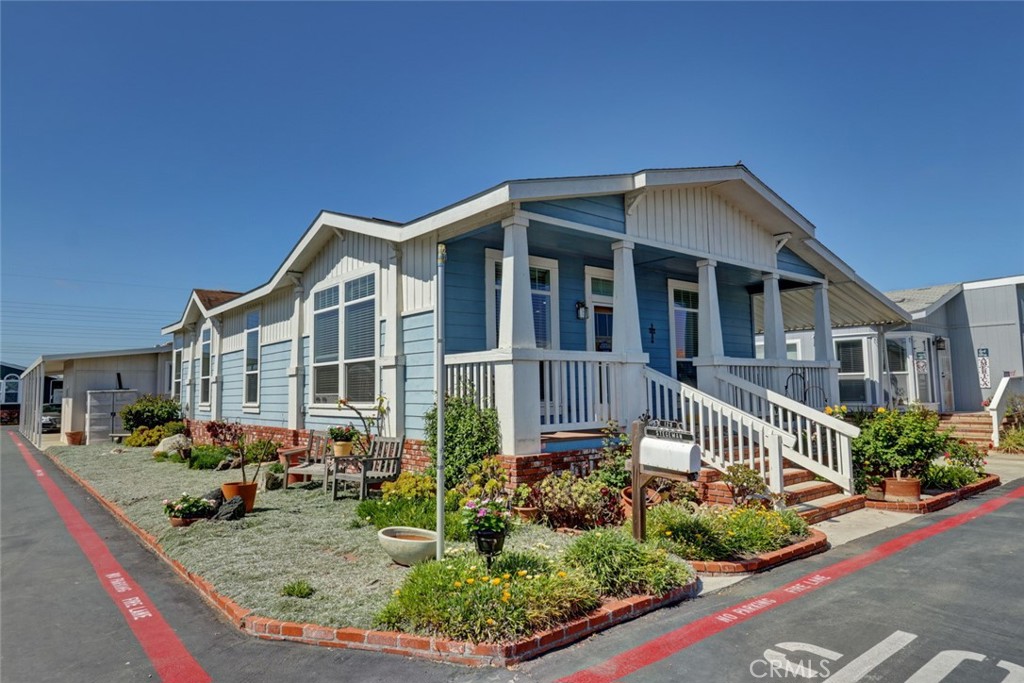 Newer Manufactured Home *** Corner Lot *** BIG inviting Front Porch *** Open Floor plan *** high ceilings *** crown molding *** wood flooring *** 3 bedroom 2 bath *** lots of outside space for gardening *** BIG workshop shed *** very nice clubhouse, swimming pool, hot tub, putting green, community BBQ area