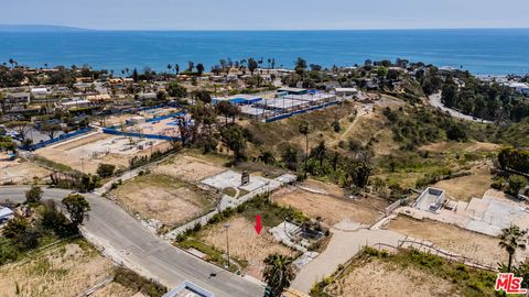 Photo of 665 Via Santa Ynez, Pacific Palisades, CA 90272 (MLS # 26834305)