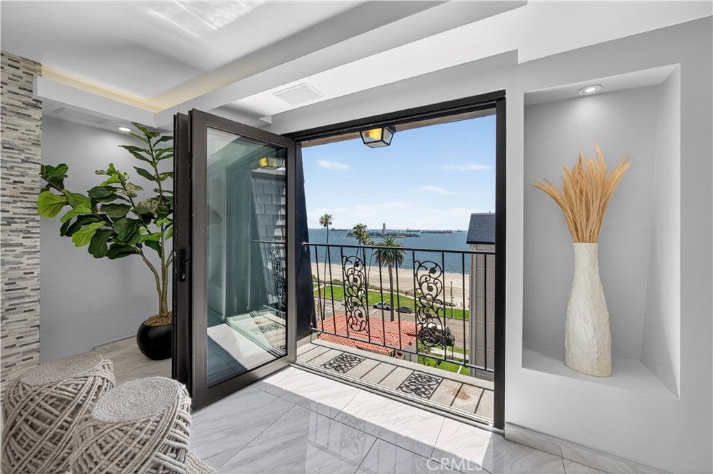 2601 E Ocean BLVD