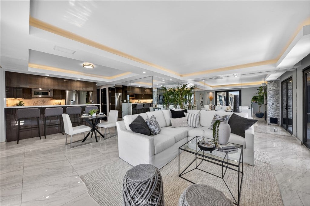 2601 E Ocean 807