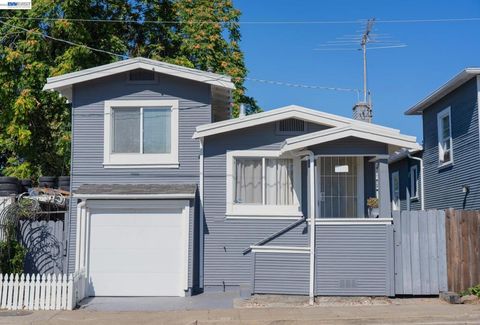 Photo of 2921 2921 Havenscourt Blvd Blvd, Oakland, CA 94605 (MLS # 41125532)