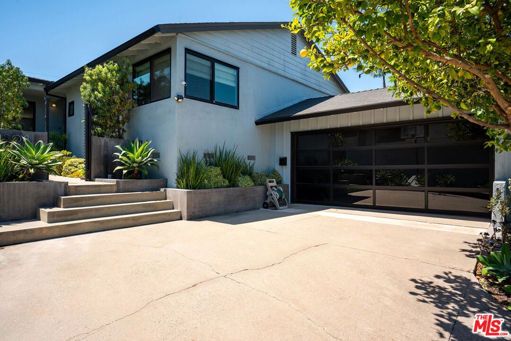 5808 Vicstone Court