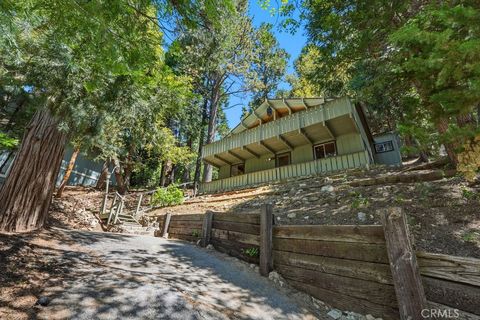 Photo of 997 Berne Dr, Crestline, CA 92325 (MLS # IG26094759)