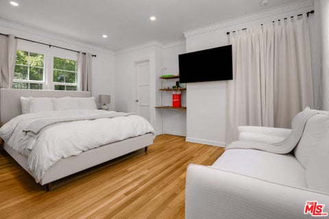 Photo of 407 Shirley Place #3/4, Beverly Hills, CA 90212 (MLS # 26917743)