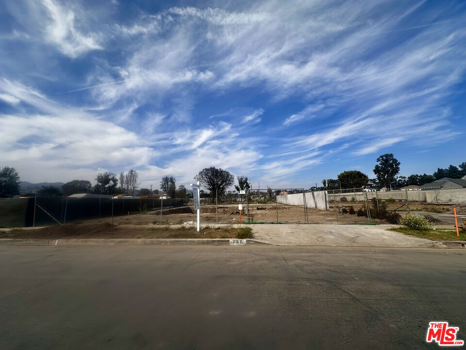 730 Toyopa Drive