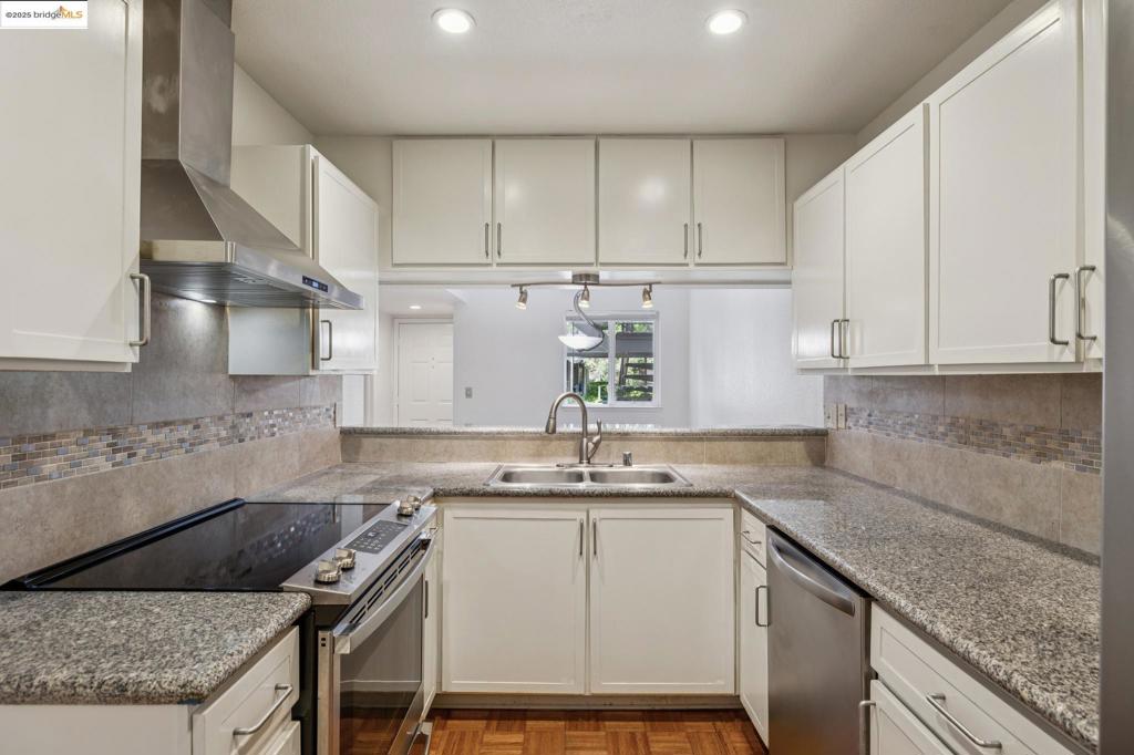 OAKLAND HILLS - Residential