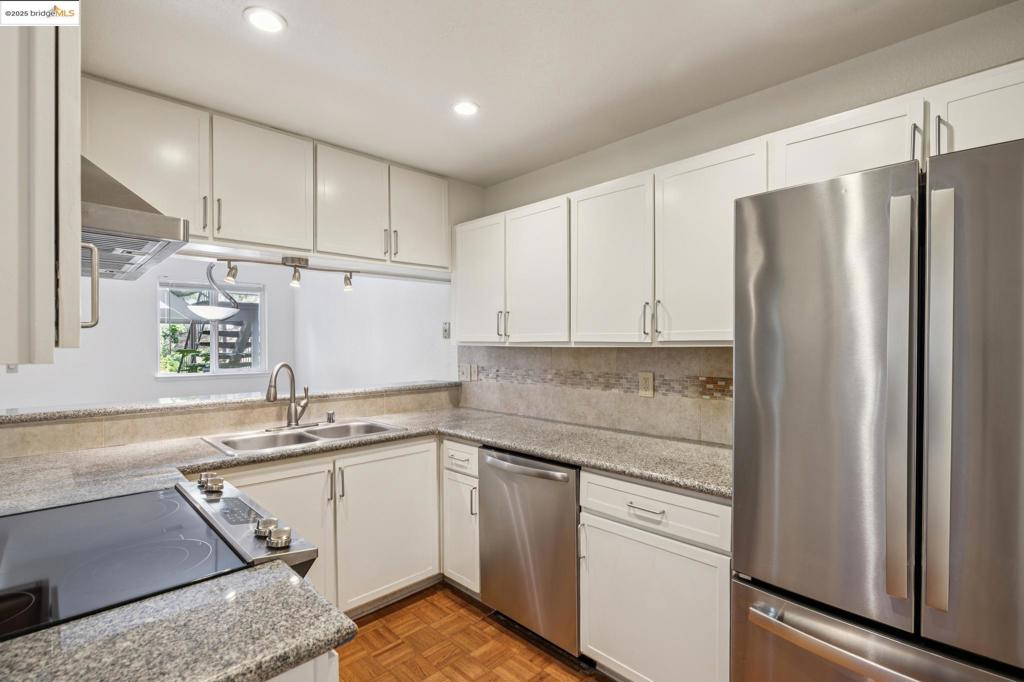 OAKLAND HILLS - Residential
