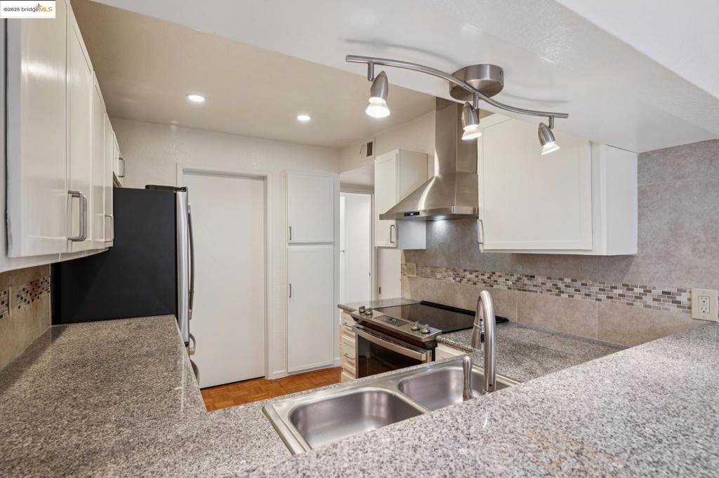 OAKLAND HILLS - Residential