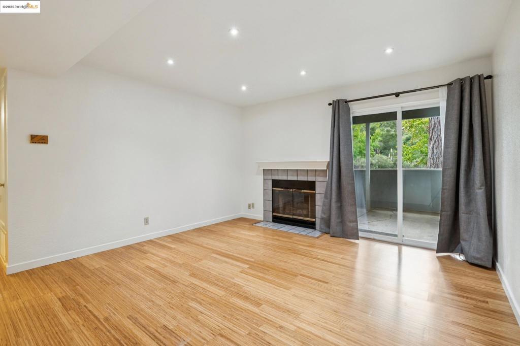 OAKLAND HILLS - Residential