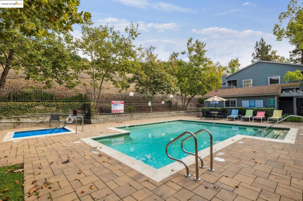 OAKLAND HILLS - Residential