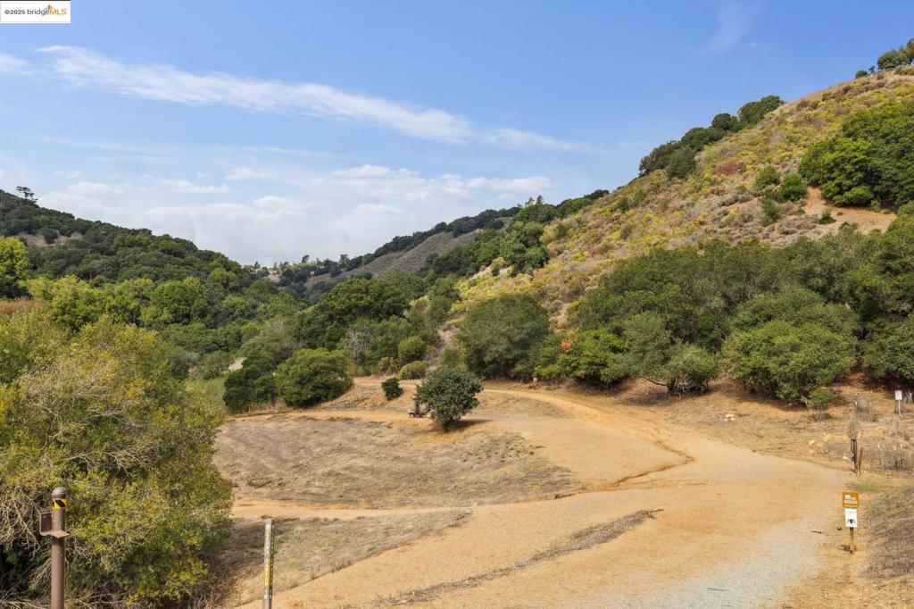 OAKLAND HILLS - Residential