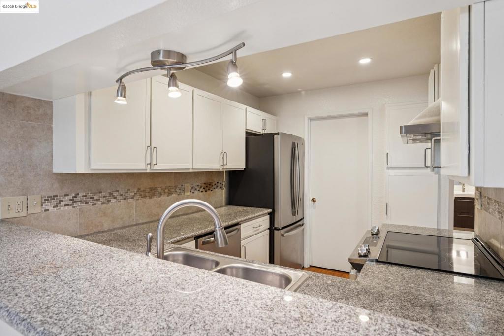 OAKLAND HILLS - Residential