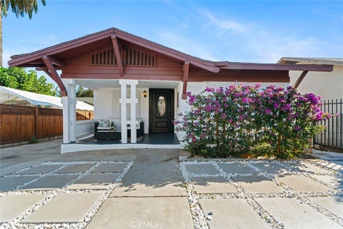 Photo of 3204 W 27th St ST, Los Angeles, CA 90018 (MLS # SR26186473)