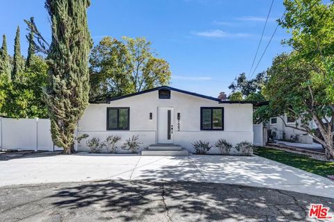 Photo of 9642 Tujunga Canyon Boulevard, Tujunga, CA 91042 (MLS # 25607961)