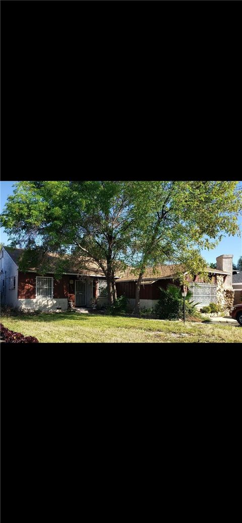 Photo of 10546 Peach Avenue, San Fernando, CA 91345 (MLS # SR26090218)