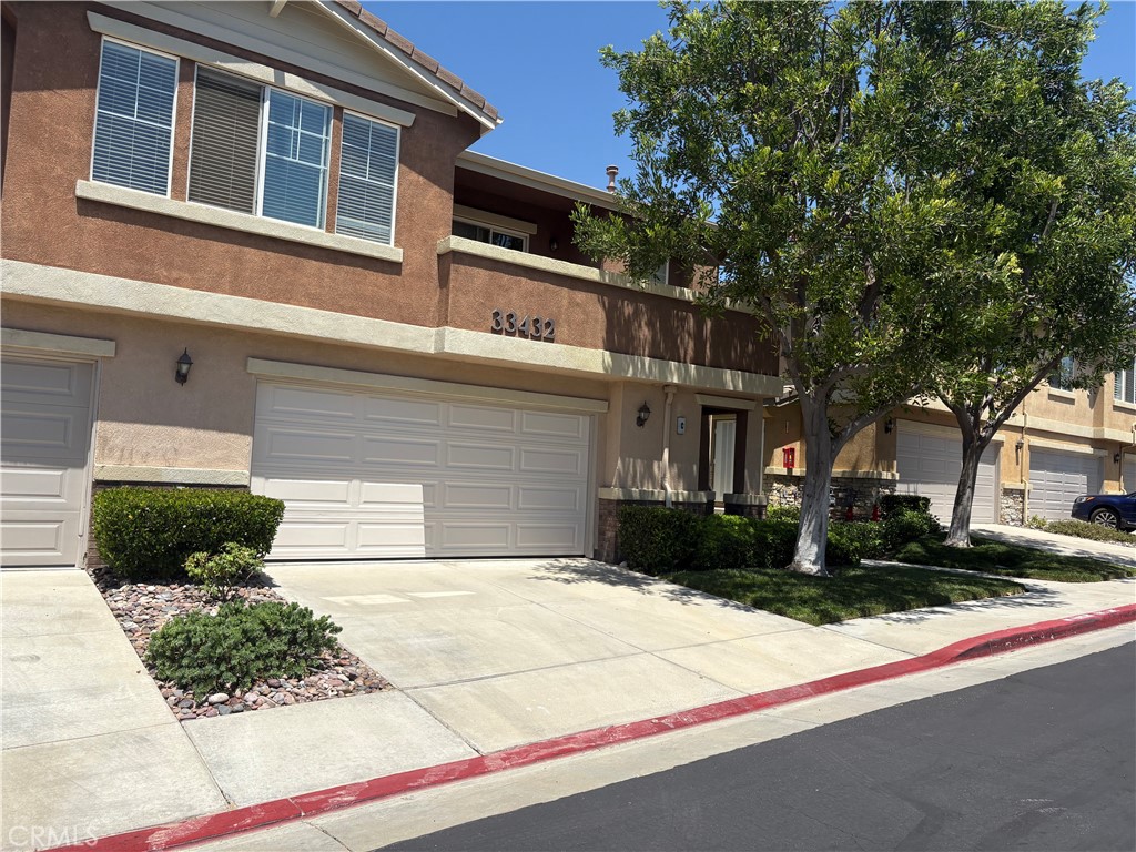 3 Bedroom 2 Bath 2 car attached garage. Unitoffers an open floor plan with all living space on one level. Laundry room also on main level of living space. Located close to wine country, Pechanga, golf, shopping and distinguished Temecula Valley Unified District Schools. Auberry place amenities featuring pool, spa, playground, picnic area. All furniture is negotiable.