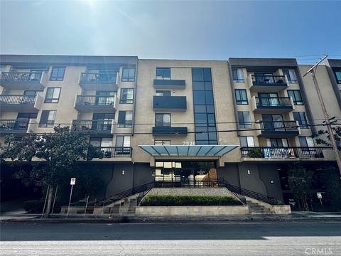 Photo of 7320 Hawthorn #106 Avenue, Los Angeles, CA 90046 (MLS # BB26061478)