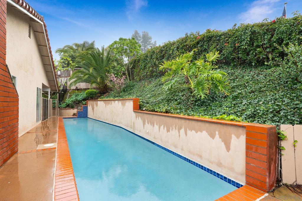 6221 BRYNWOOD COURT