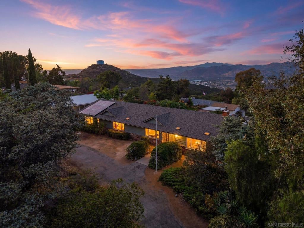 133 La Cresta Heights Rd RD