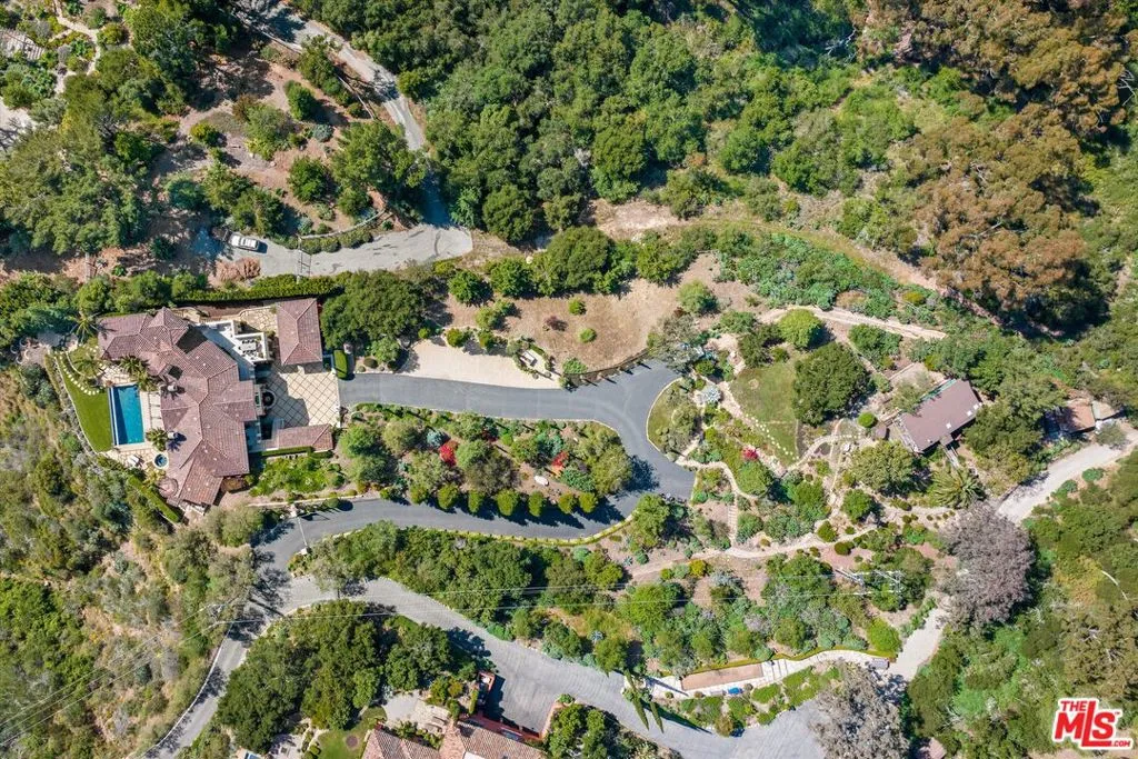 Santa Barbara, California 93108, United States, 4 Bedrooms Bedrooms, ,6 BathroomsBathrooms,Residential,Active,141179