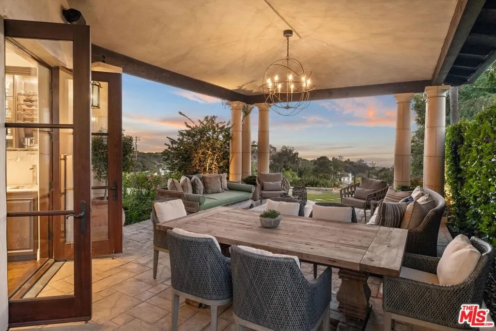 Santa Barbara, California 93108, United States, 4 Bedrooms Bedrooms, ,6 BathroomsBathrooms,Residential,Active,141179