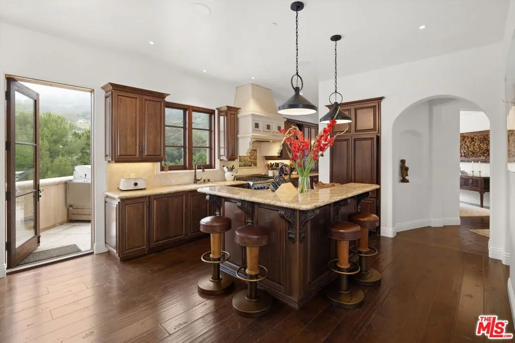 Santa Barbara, California 93108, United States, 4 Bedrooms Bedrooms, ,6 BathroomsBathrooms,Residential,Active,141179