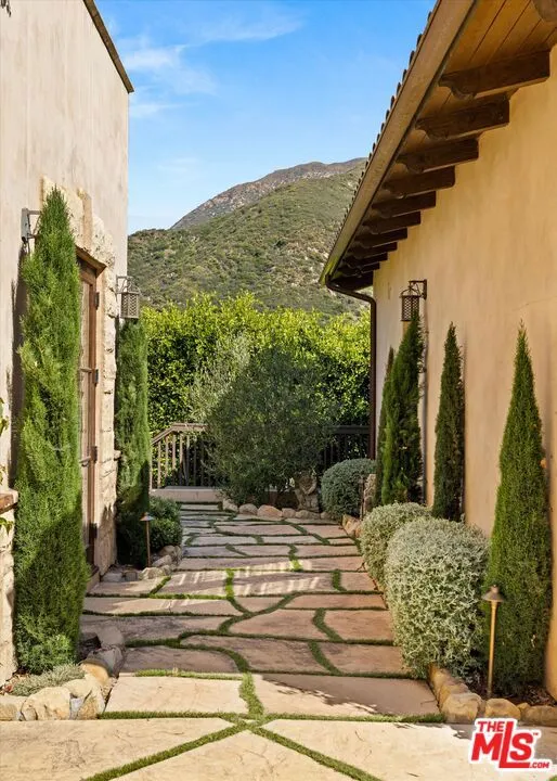 Santa Barbara, California 93108, United States, 4 Bedrooms Bedrooms, ,6 BathroomsBathrooms,Residential,Active,141179