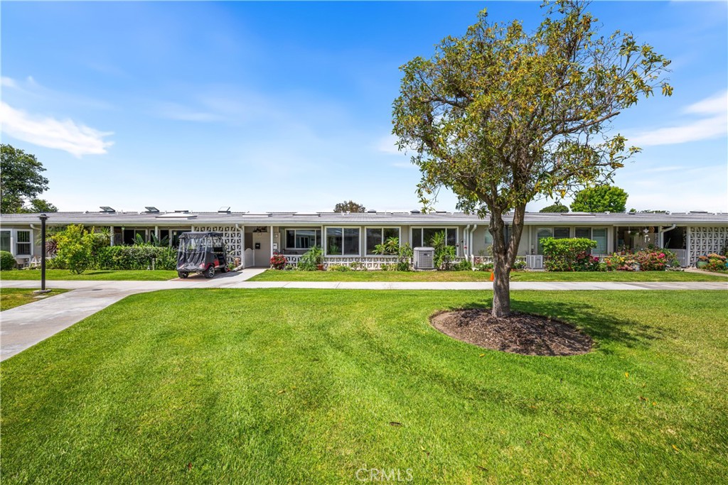 1522 Merion Way E 33J