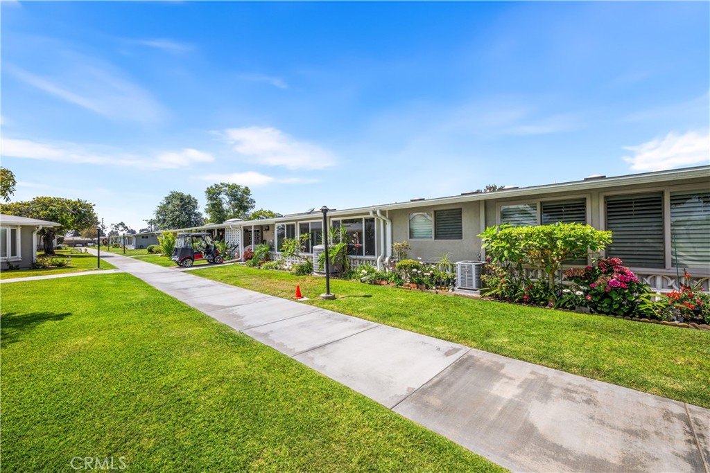 1522 Merion Way E 33J