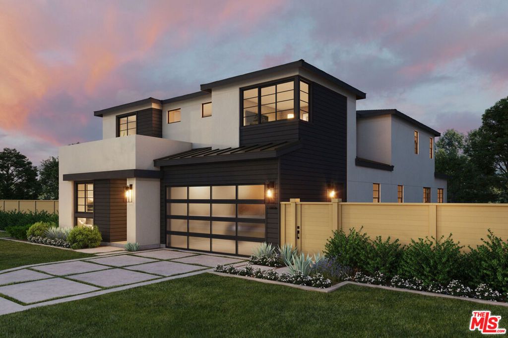 Photo of 1531 Glencoe Avenue, Venice, CA 90291 (MLS # 26642613)