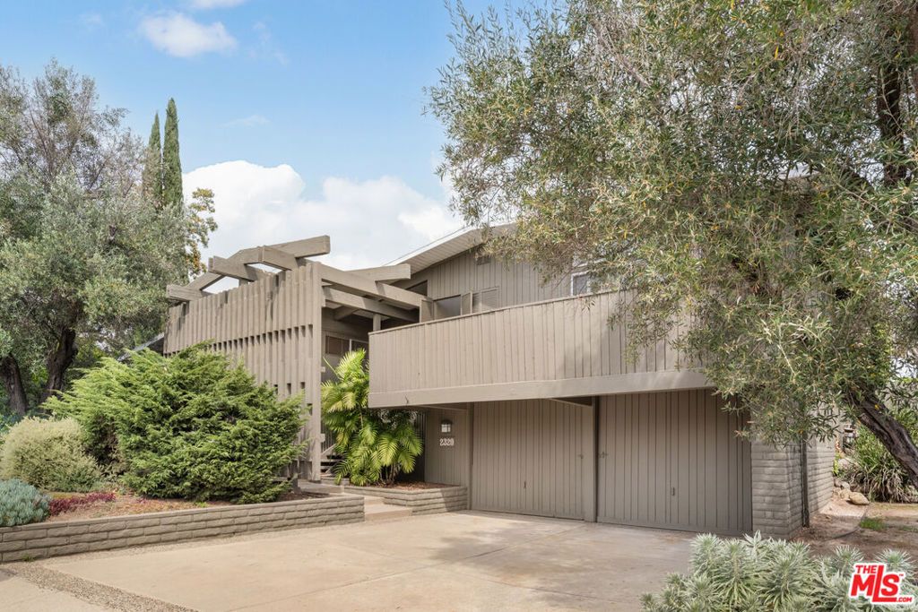 Photo of 2320 Westridge Road, Los Angeles, CA 90049 (MLS # 26672483)