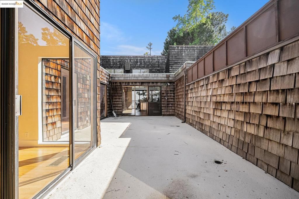 listing image 130722015798491349675