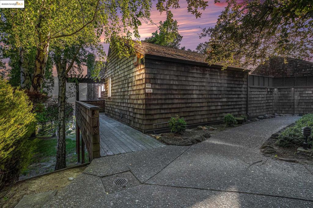 Properties 1 218 The Knoll
