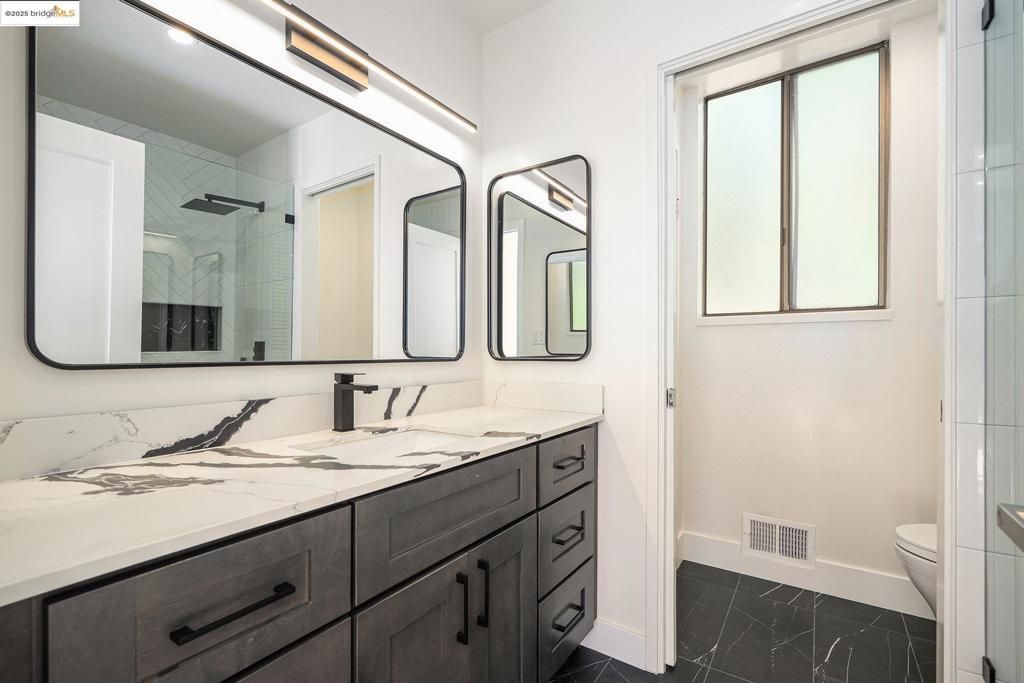 listing image 130723759858030901357