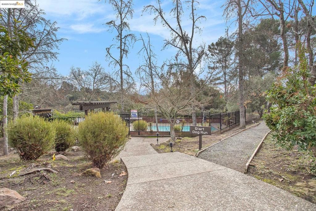 listing image 130729735575754953774