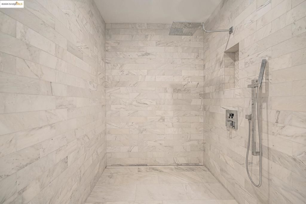 listing image 130727247343950994334